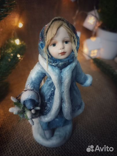 Ватная ёлочная игрушка Девочка с подснежниками