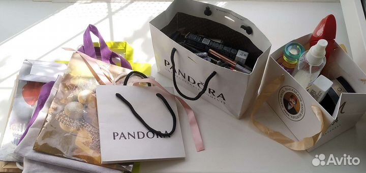 Косметика и фирменные пакеты