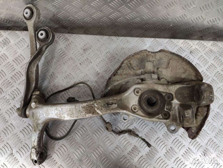 Кулак поворотный передний левый Audi A4 B7 (S4,RS4