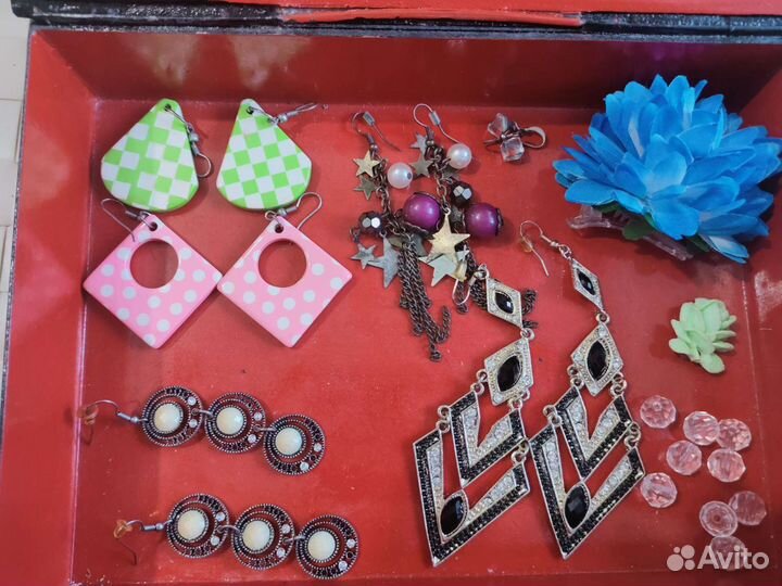 Бижутерия и шкатулка