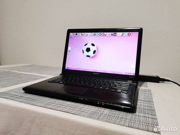 Ноутбук Sony vaio (vpccw1E8R)