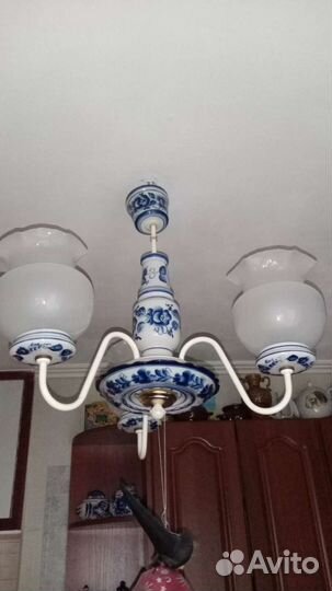 Очаровательная люстра Гжель