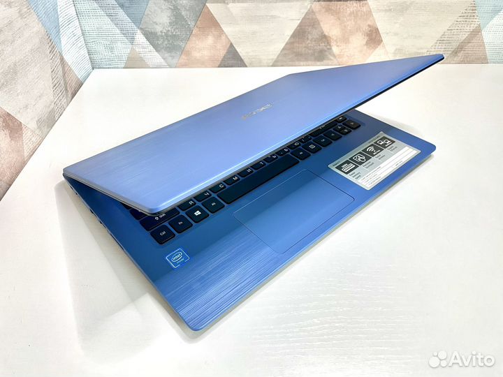 Свежий нетбук Acer Aspire