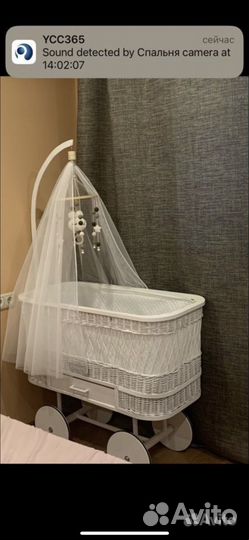 Детская кроватка из натурального дерева