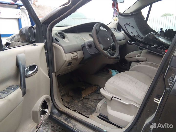 Двери Рено Меган Сценик 2004г