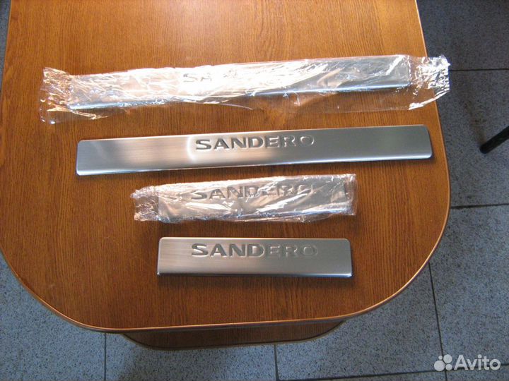 Renault Sandero Накладки порога Хром Новые