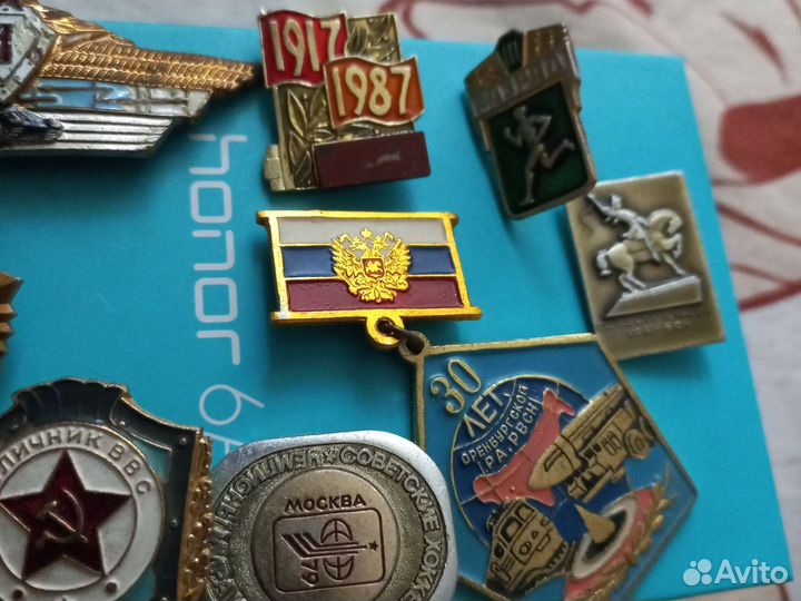 Значки, пуговицы, из значк