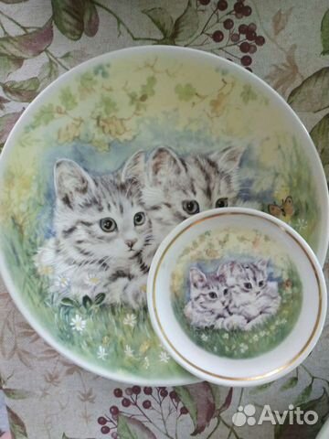 Декоративная фарфоровая тарелка. Красный фарфорист