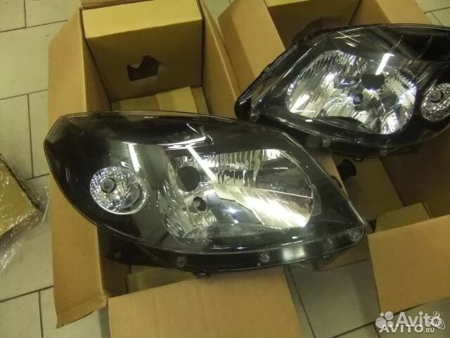 Фара Рено сандеро Левая/Правая (Чёрная)