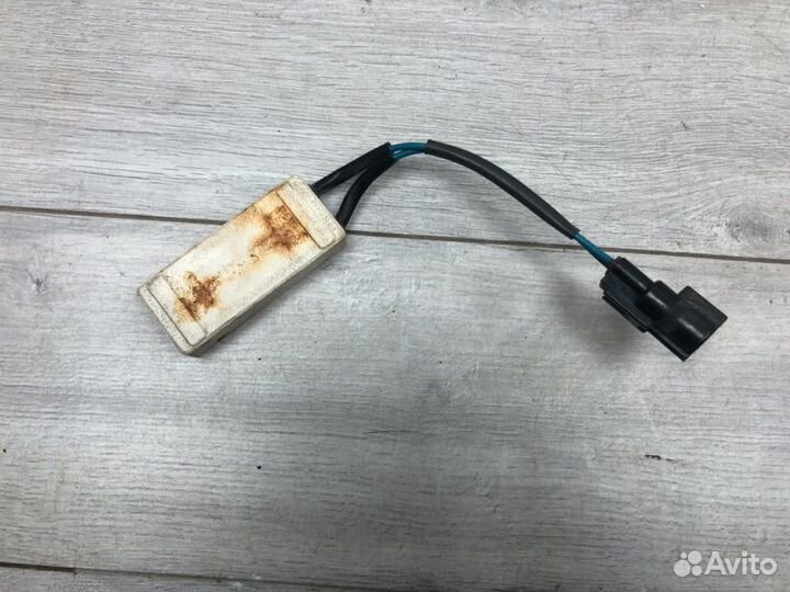 Блок управления вентилятором Toyota Avensis