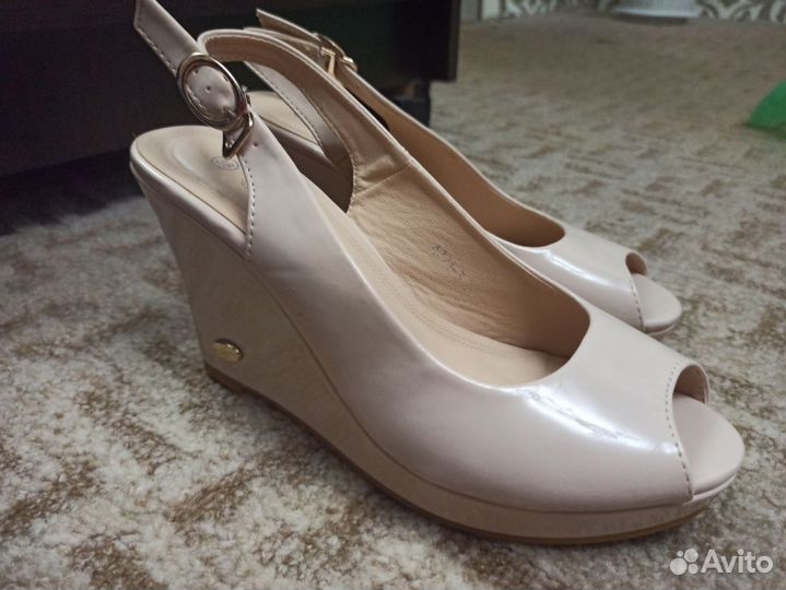 Босоножки 38