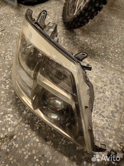 Передние фары на Toyota Alphard