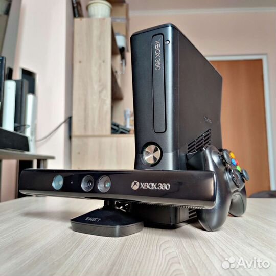 Xbox 360 S 250GB + Kinect / 93 игры