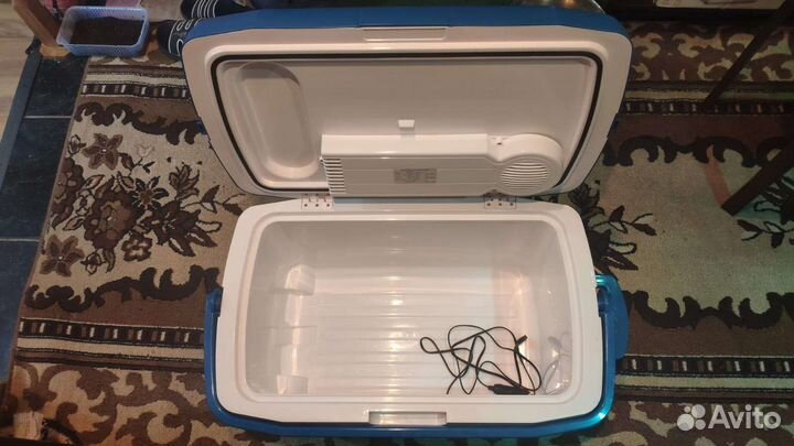 Автомобильный холодильник 12 220 в