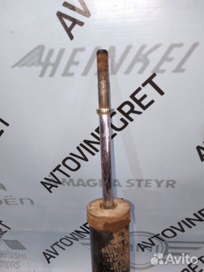 Стойка амортизатор задняя Toyota Corolla T250