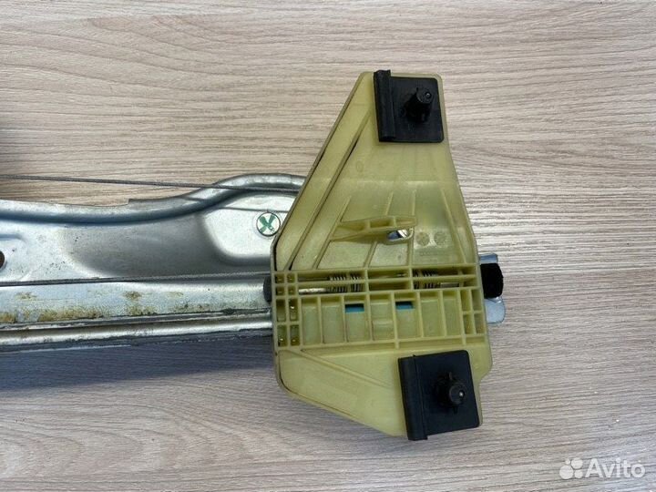 Стеклоподъемник передний левый LADA X-Ray
