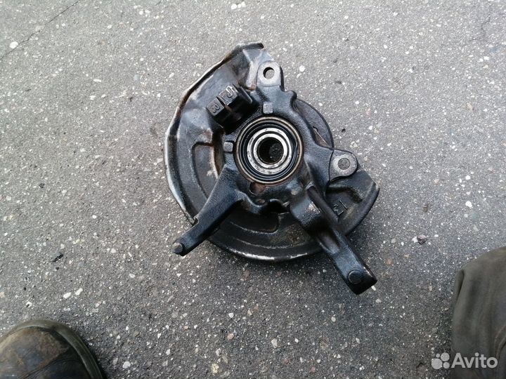 Кулак передний правый Mitsubishi Space Star