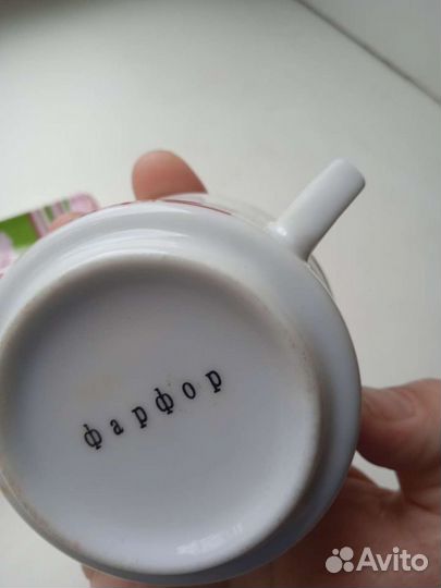 Кофейные чашки с блюдцами