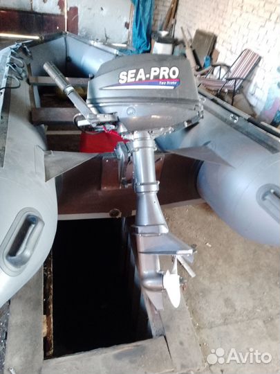 Лодка с мотром