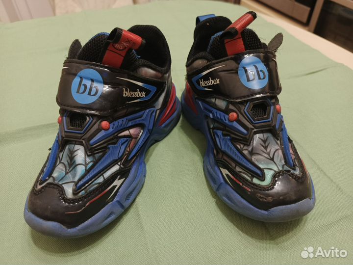 Кроссовки на мальчика размер 28