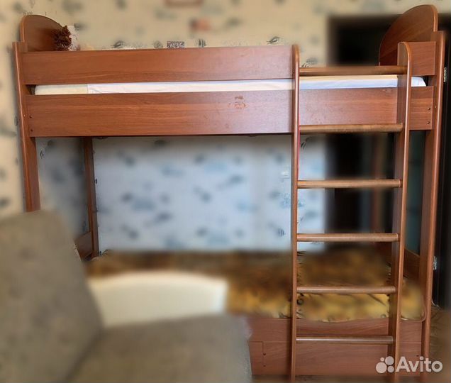 Кровать двухьярусная