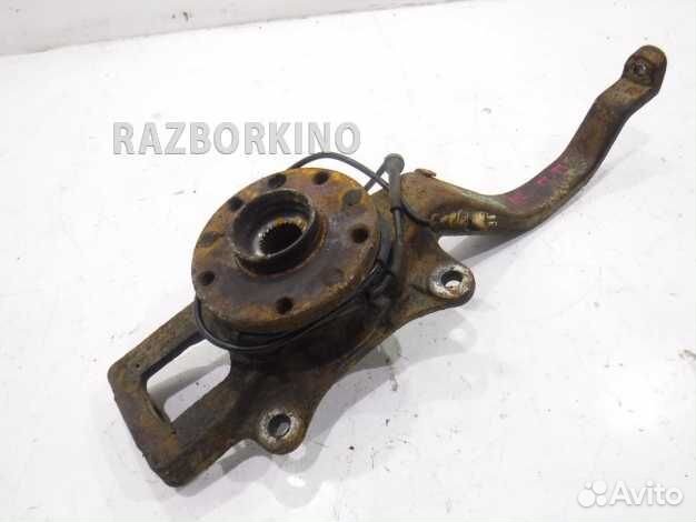 Кулак передний правый