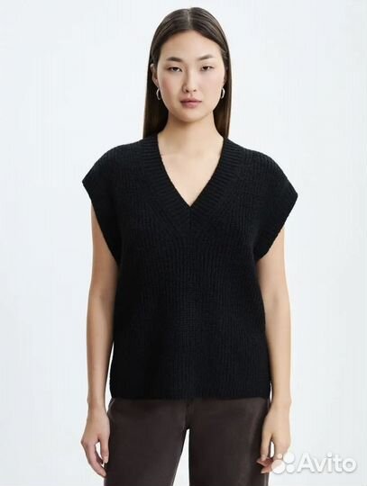 Жилет вязаный