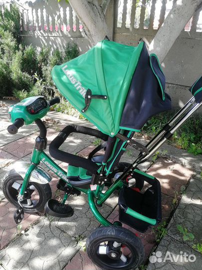 Трехколесный велосипед с ручкой