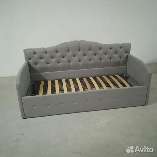 Детская кровать с бортиками