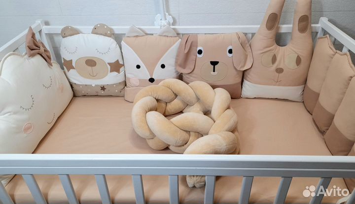Бортики в детскую кроватку зверюшки с косичкой