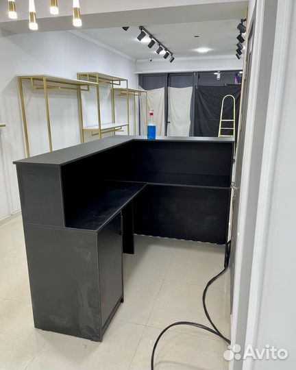 Торговое оборудование для магазина одежды