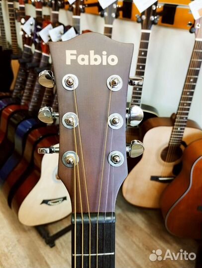 Акустическая гитара из массива ели/махагона