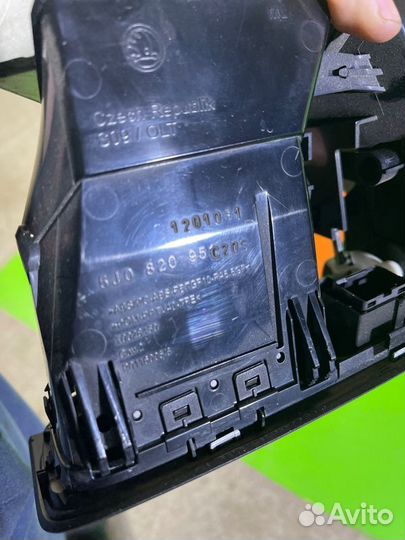 Дефлектор в торпедо Skoda Roomster 1.4 BXW 2008