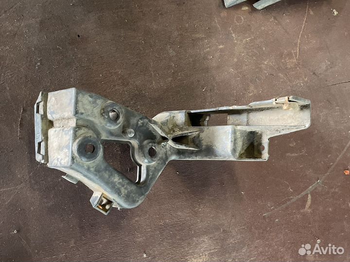 Крепление порога Audi A8 заднее левый и правое