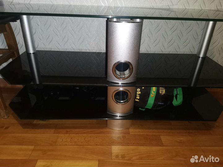 Стеклянная тумба под тв