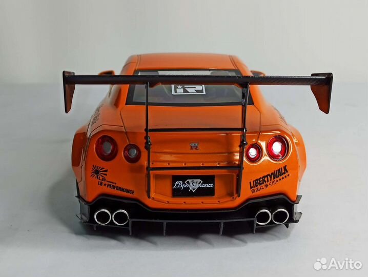 Nissan GT-R R35 LB Walk Solido 1:18