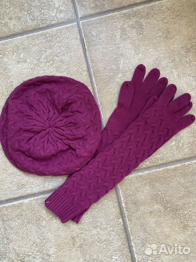 Берет, шарф и перчатки удлинённые