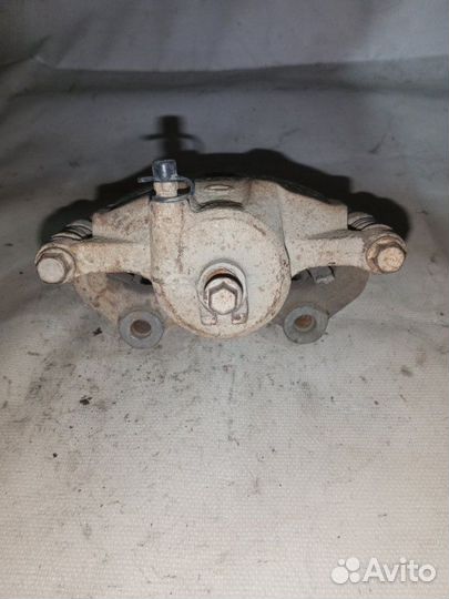 Суппорт тормозной передний левый Nissan Almera