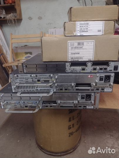 Маршрутизатор Cisco 3725, Cisco 2611