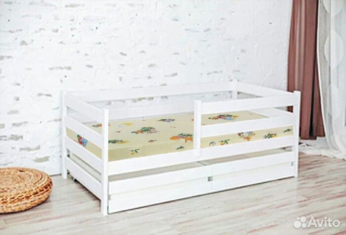 Кроватка с бортиком для малыша из массива софа эко