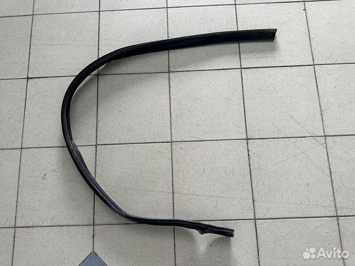 Уплотнитель правых/левых дверей Дастер