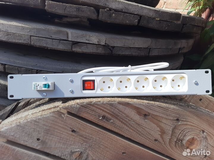 Блок розеток в стойку 19u