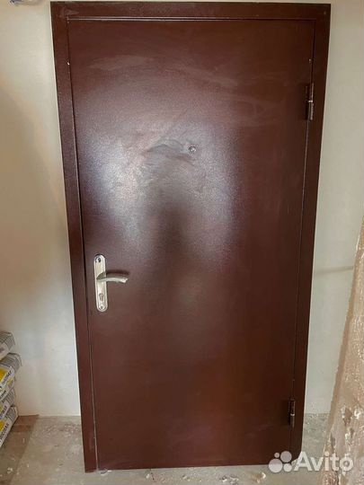 Дверь входная металлическая от застройщика