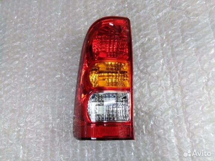 Фонарь задний левый Toyota Hilux 2005 - 2015