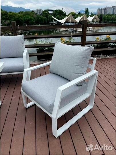 Садовая мебель с подушками