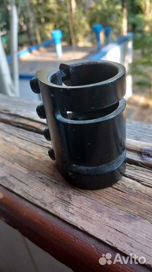 Зажим для трюкового самоката