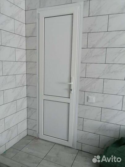 Дверь входная пластиковая