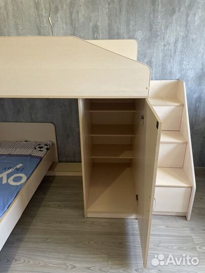 Детская кровать чердак со шкафом