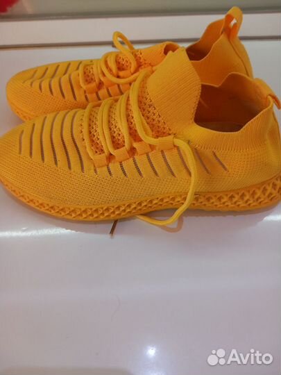 Кроссовки женские 39