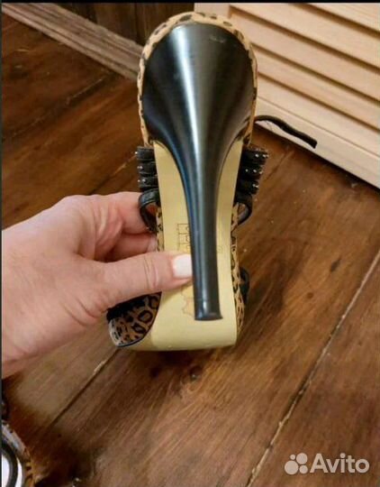 Босоножки женские